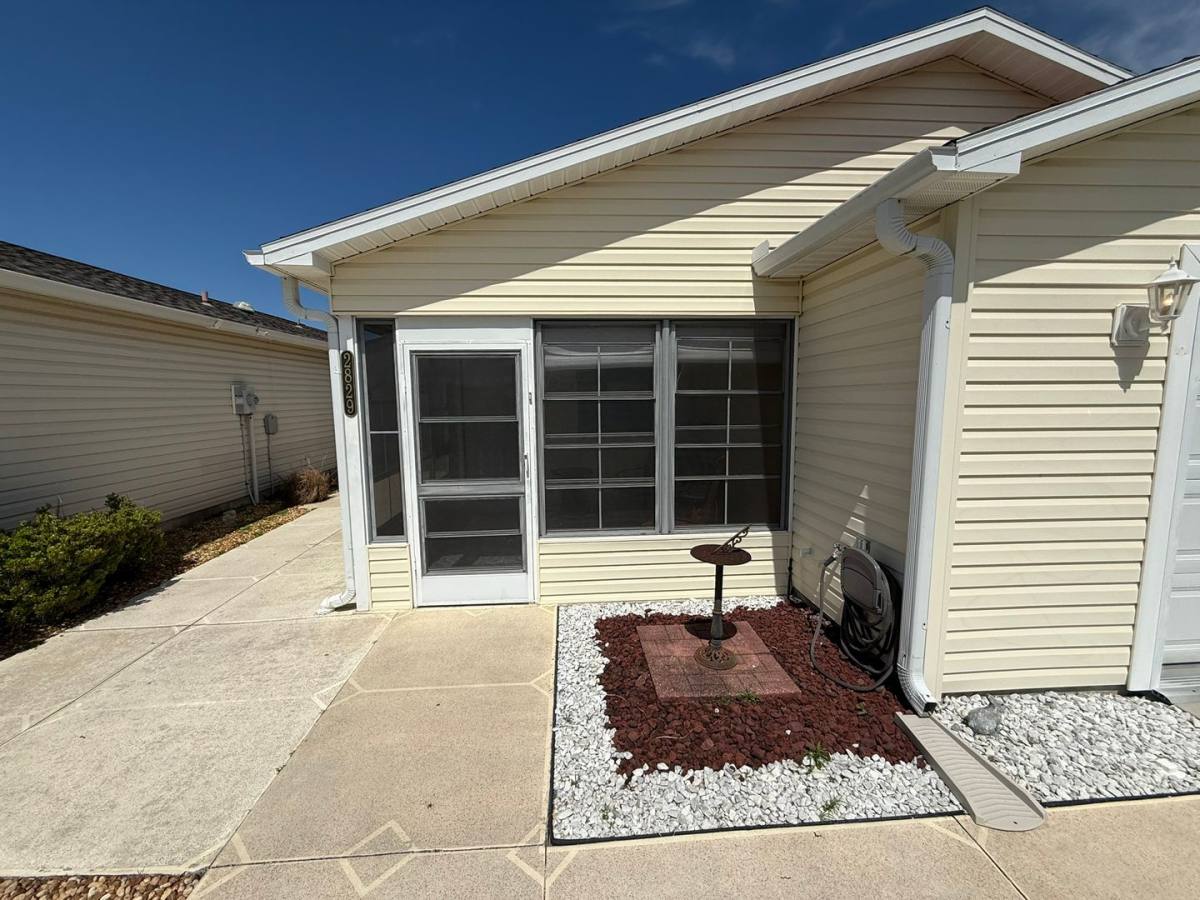 House for rent at 2829 Burgos Dr, The Villages, FL 32162