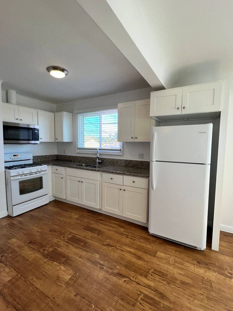 Apartment for rent at 4172 S Hobart Blvd, Los Angeles, CA 90062