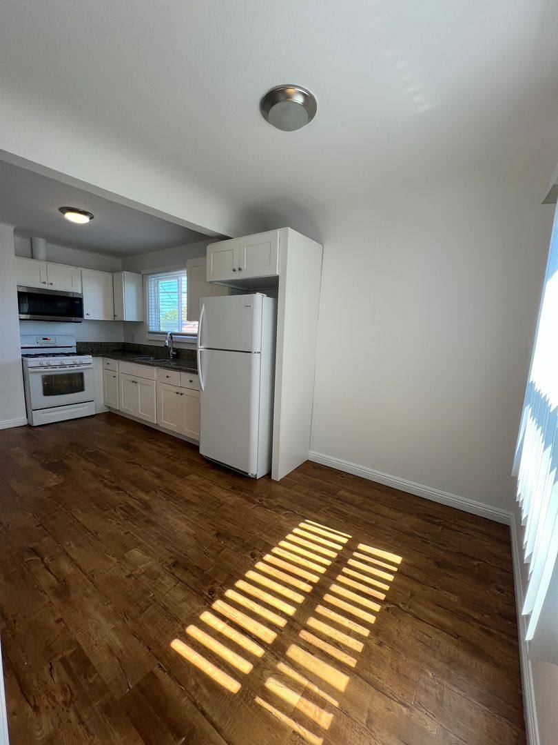 Apartment for rent at 4172 S Hobart Blvd, Los Angeles, CA 90062