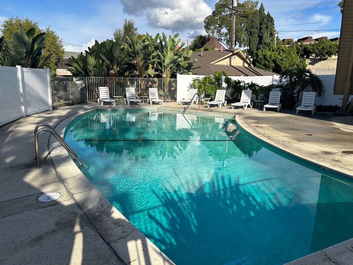 Apartment for rent at 11317 La Mirada Blvd, Whittier, CA 90604