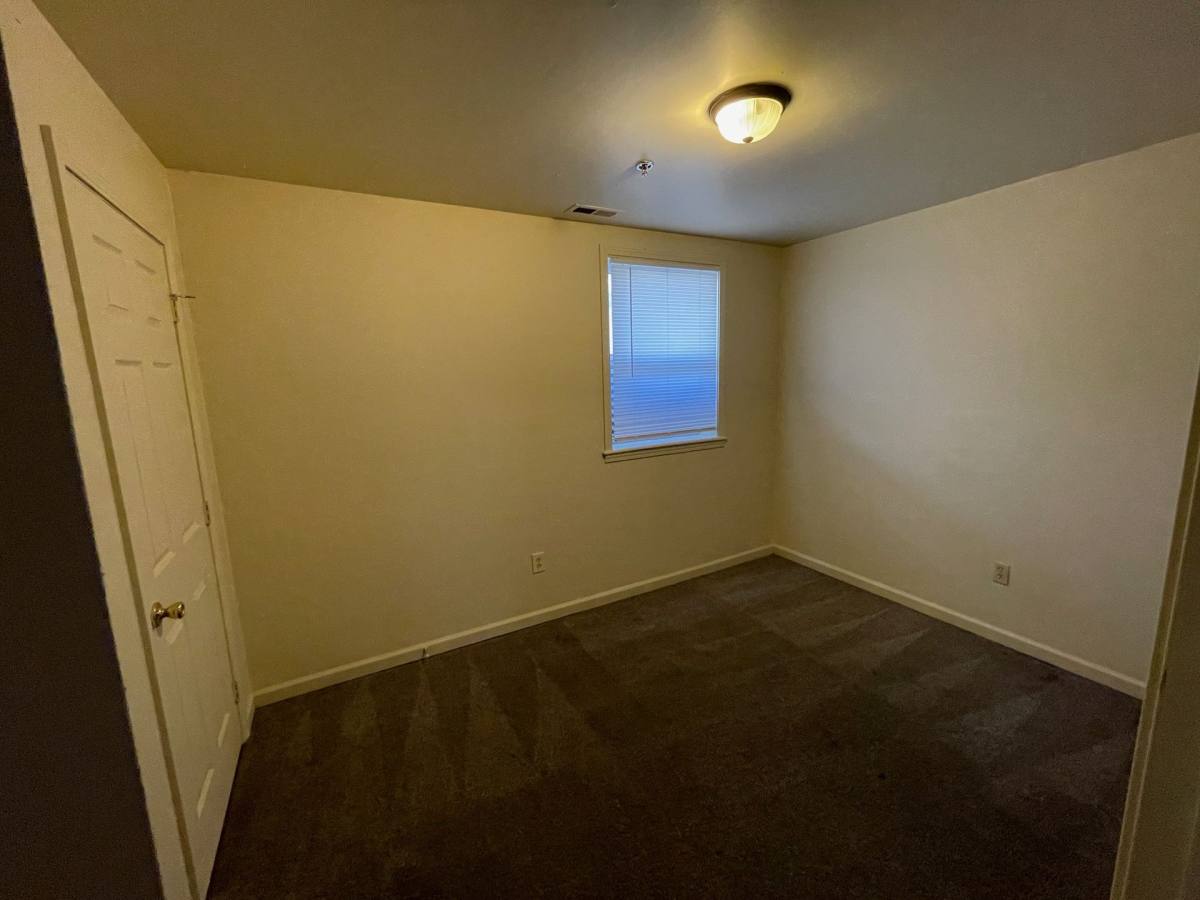 Apartment for rent at 506 S Poplar, Carbondale, IL 62901