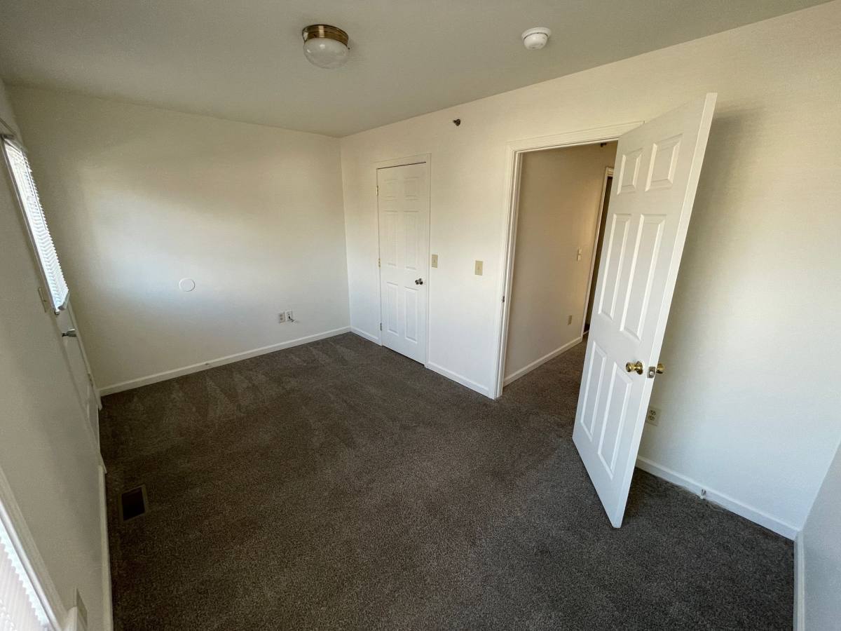 Apartment for rent at 506 S Poplar, Carbondale, IL 62901