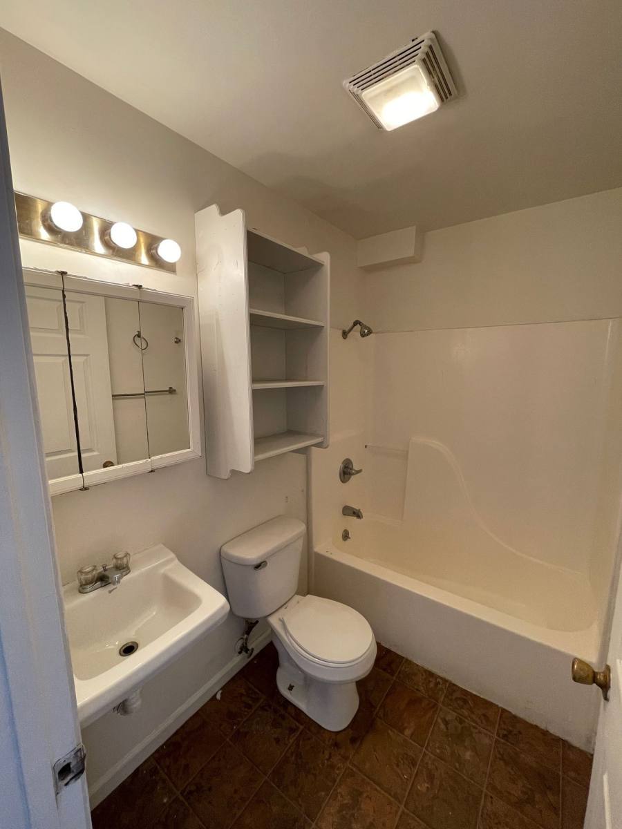 Apartment for rent at 506 S Poplar, Carbondale, IL 62901