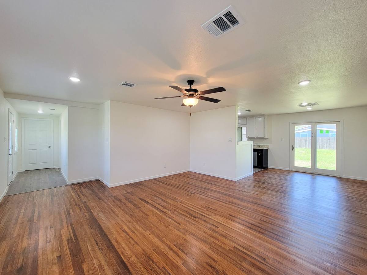 House for rent at 413 S Market St, Brazoria, TX 77422