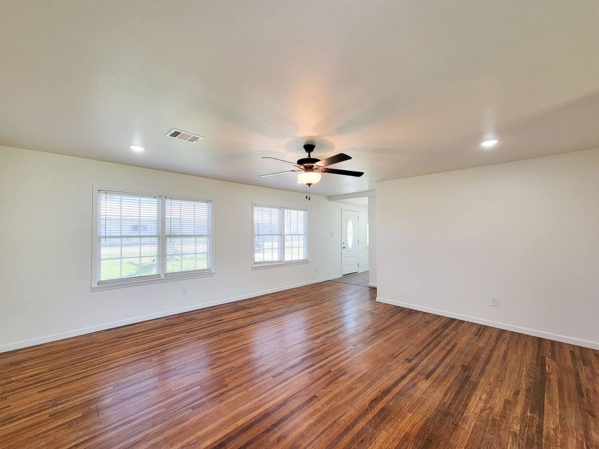 House for rent at 413 S Market St, Brazoria, TX 77422