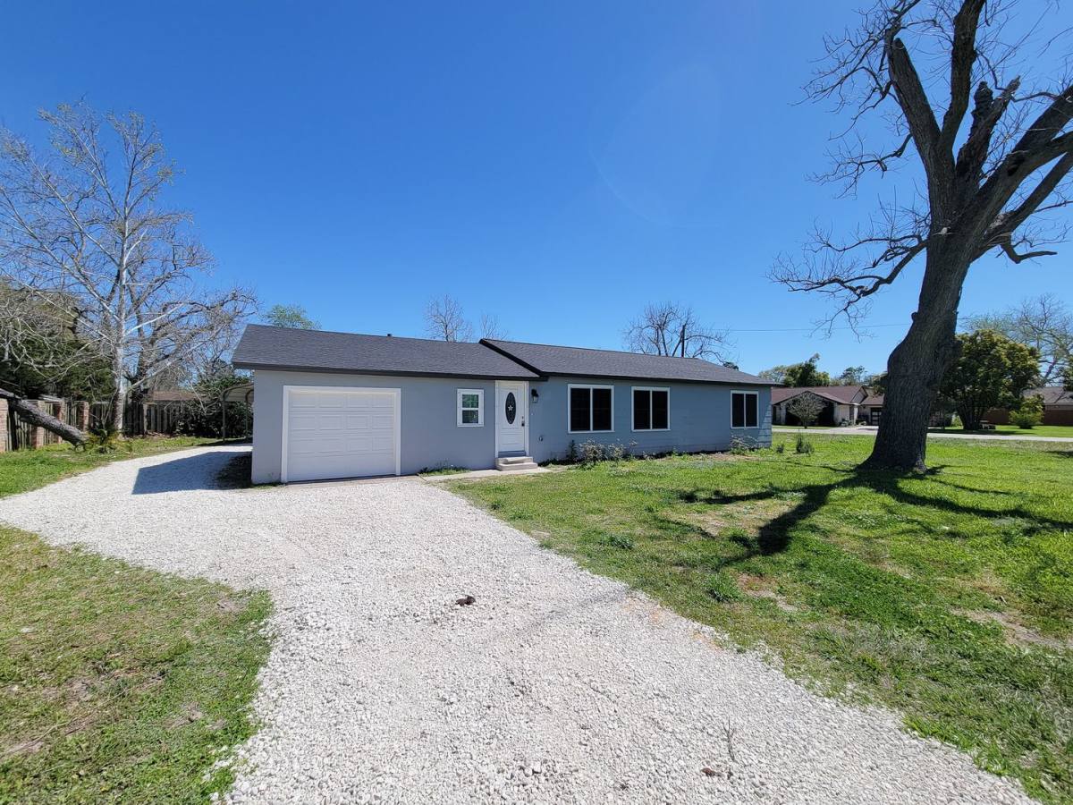 House for rent at 413 S Market St, Brazoria, TX 77422