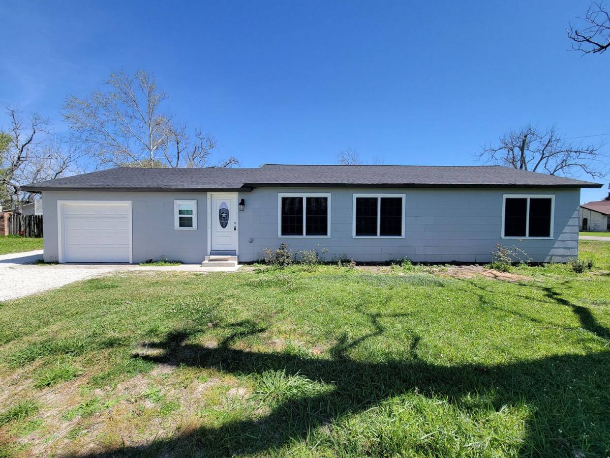 House for rent at 413 S Market St, Brazoria, TX 77422