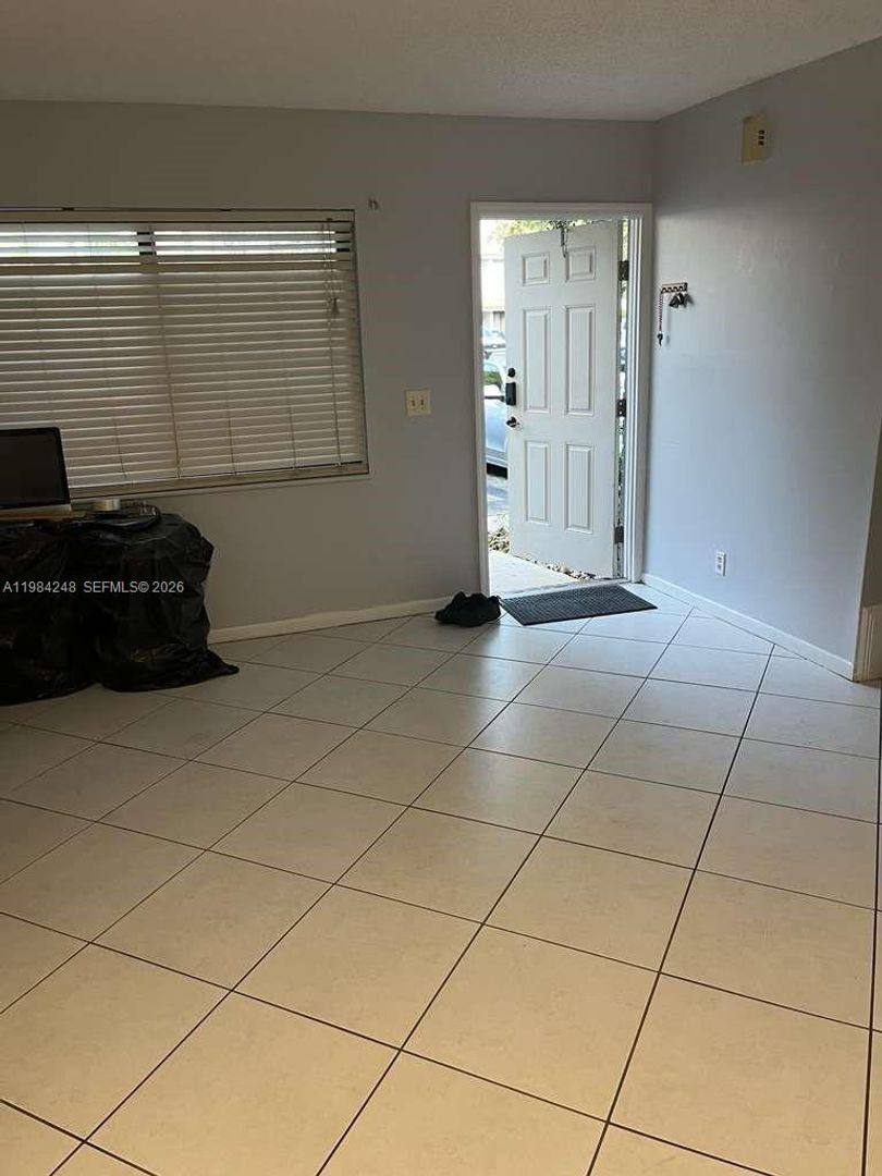 Townhouse for rent at 9787 Riverside Dr 62-4, Coral Springs, FL 33071