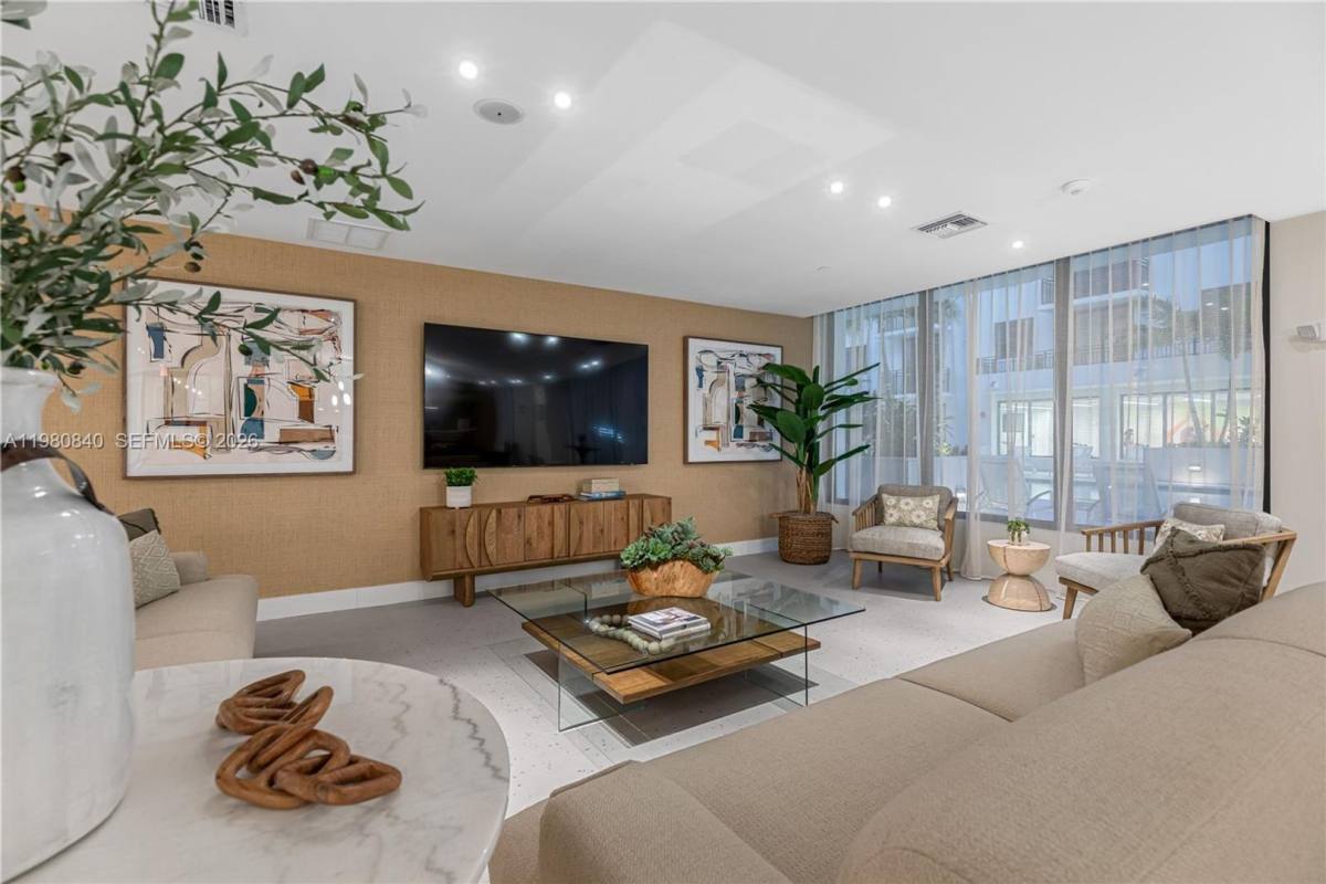 Apartment for rent at 4 N Federal Highway 520, Dania, FL 33004