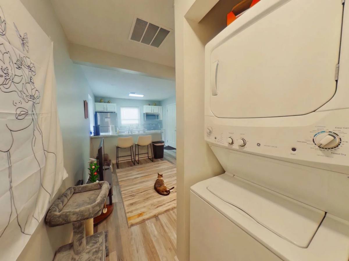 Apartment for rent at 723 N 6th 1 2 St, Terre Haute, IN 47807