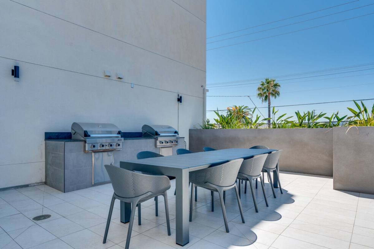 Apartment for rent at 14540 Erwin St, Van Nuys, CA 91411