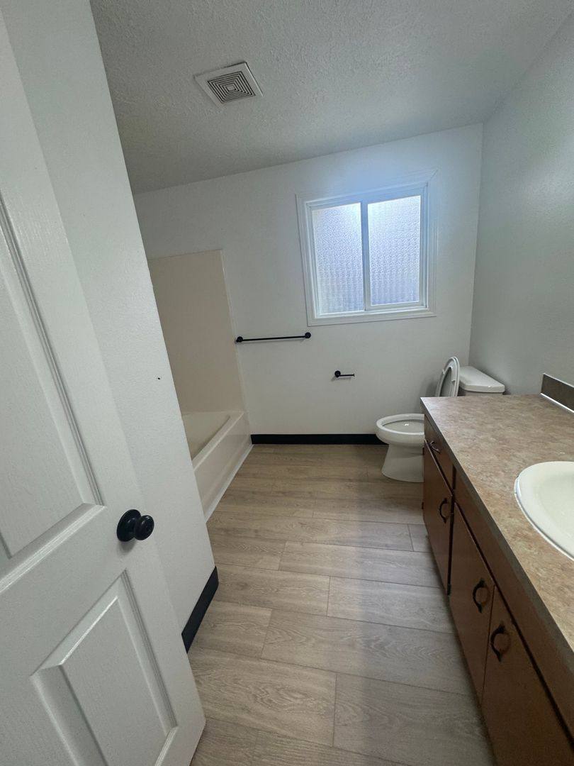 Apartment for rent at 2015-2095 Debbie Way NE, Salem, OR 97301