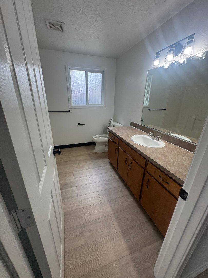 Apartment for rent at 2015-2095 Debbie Way NE, Salem, OR 97301