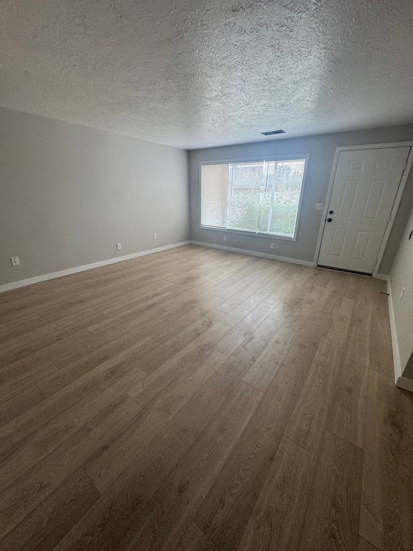 Apartment for rent at 2015-2095 Debbie Way NE, Salem, OR 97301