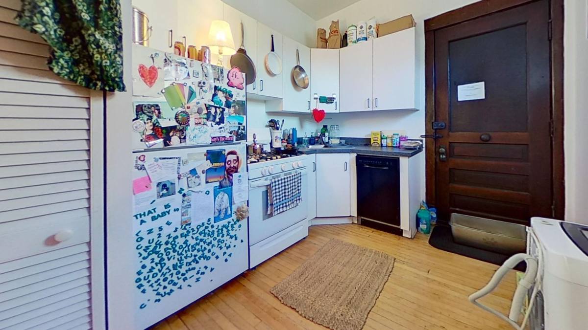 Apartment for rent at 859 W Oakdale Ave, Chicago, IL 60657