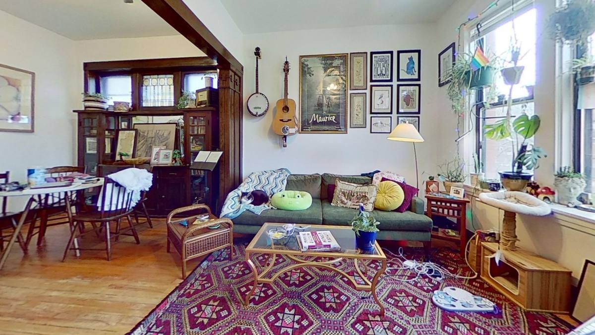 Apartment for rent at 859 W Oakdale Ave, Chicago, IL 60657