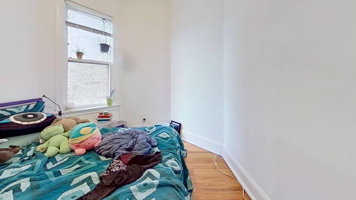Apartment for rent at 859 W Oakdale Ave, Chicago, IL 60657