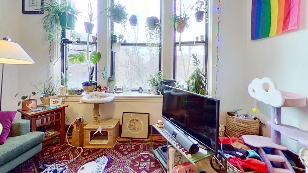 Apartment for rent at 859 W Oakdale Ave, Chicago, IL 60657