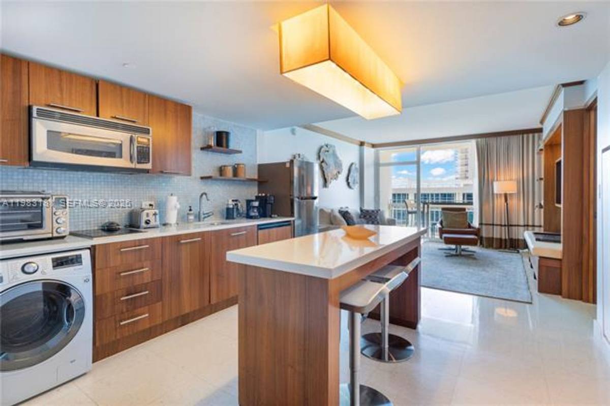 Apartment for rent at 6801 Collins Ave Appt 610 Door, Miami Beach, FL 33141