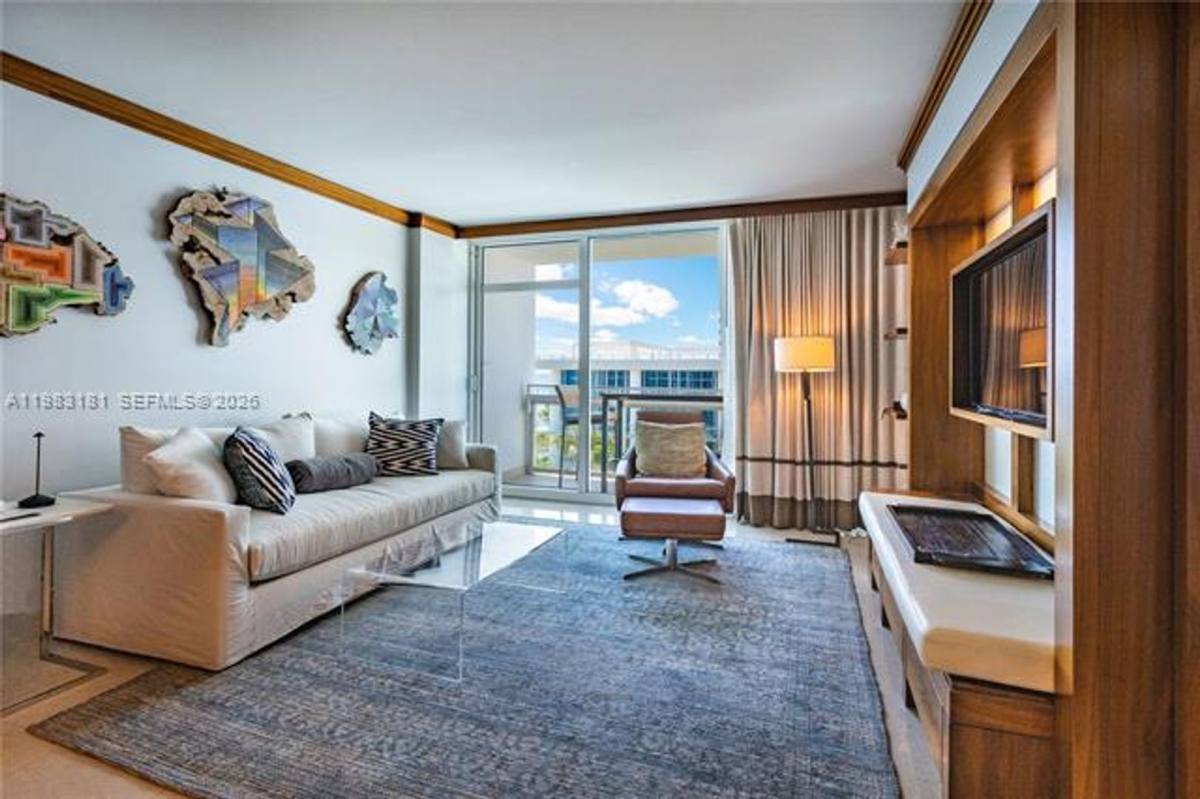 Apartment for rent at 6801 Collins Ave Appt 610 Door, Miami Beach, FL 33141