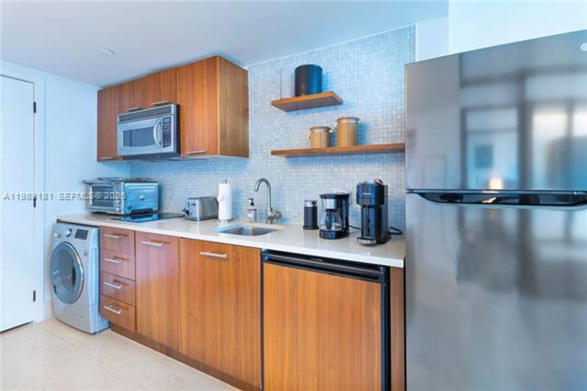 Apartment for rent at 6801 Collins Ave Appt 610 Door, Miami Beach, FL 33141