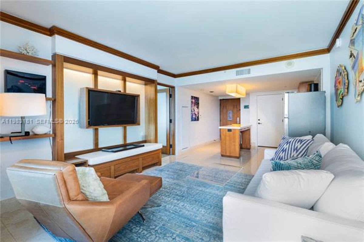 Apartment for rent at 6801 Collins Ave Appt 610 Door, Miami Beach, FL 33141