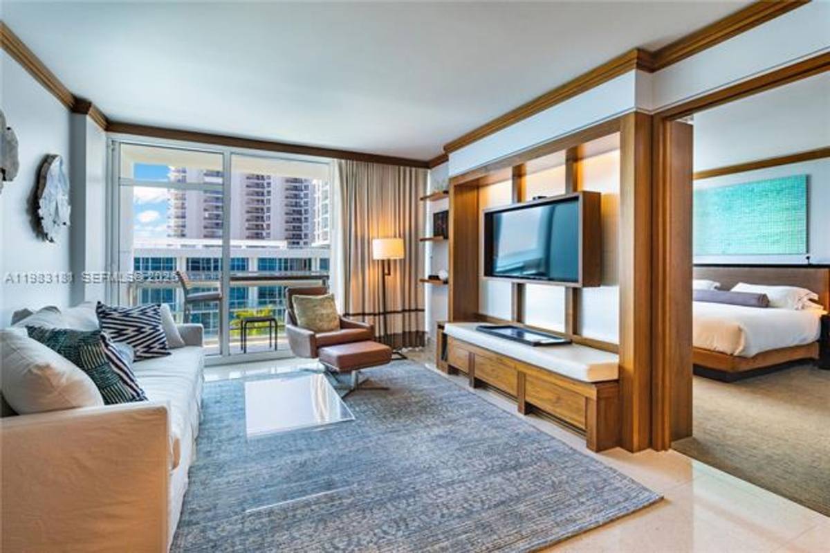 Apartment for rent at 6801 Collins Ave Appt 610 Door, Miami Beach, FL 33141