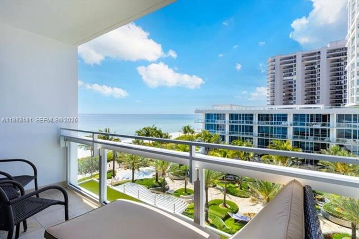 Apartment for rent at 6801 Collins Ave Appt 610 Door, Miami Beach, FL 33141