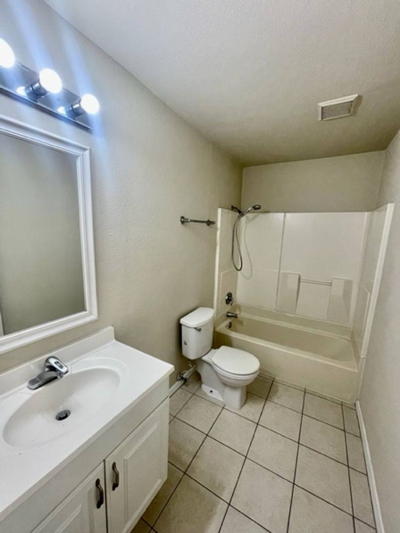 House for rent at 1500 Lake Shore Dr #207, Waco, TX 76708