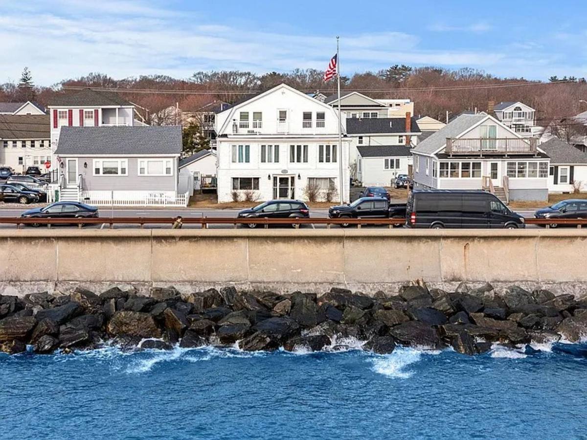 Apartment for rent at 753 Ocean Blvd, Hampton, NH 03842