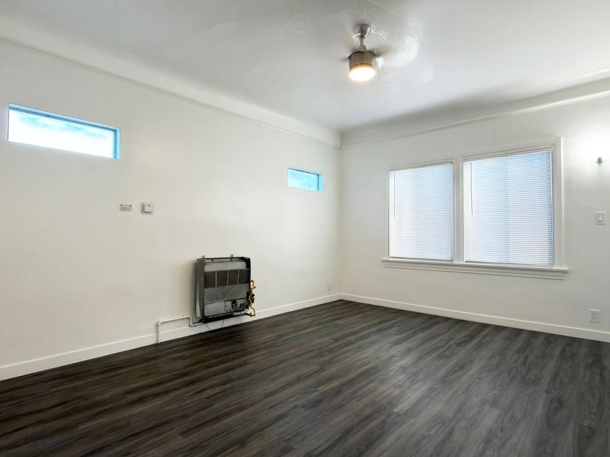 Apartment for rent at 444 Chestnut Ave, Long Beach, CA 90802