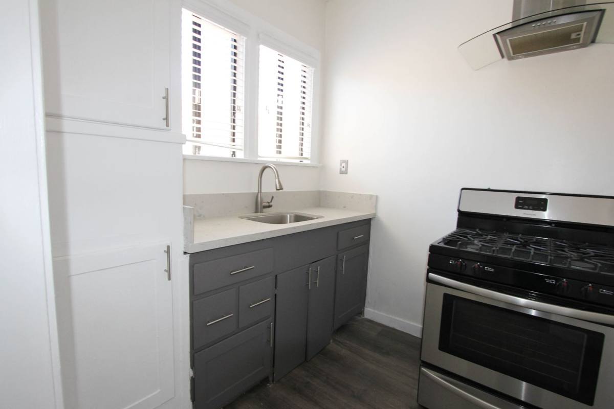 Apartment for rent at 444 Chestnut Ave, Long Beach, CA 90802