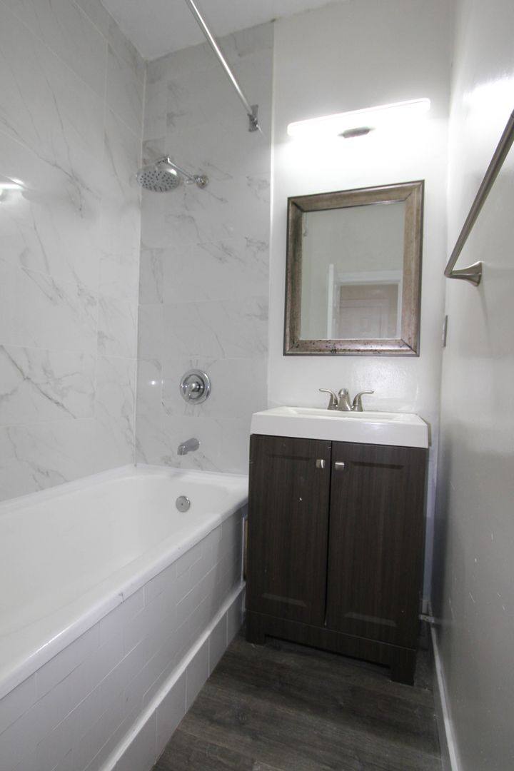 Apartment for rent at 444 Chestnut Ave, Long Beach, CA 90802