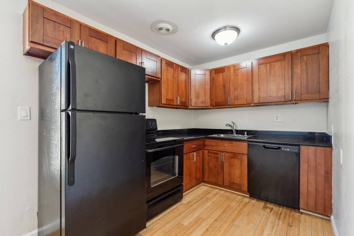 Apartment for rent at 1738 4th Ave, Oakland, CA 94606