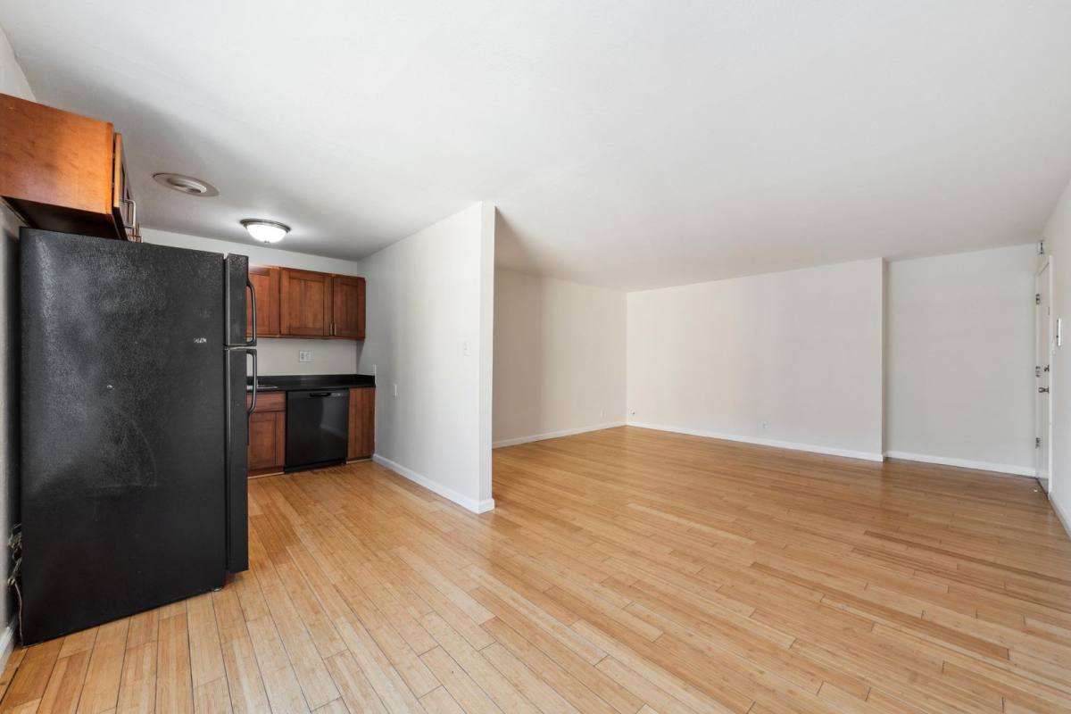 Apartment for rent at 1738 4th Ave, Oakland, CA 94606