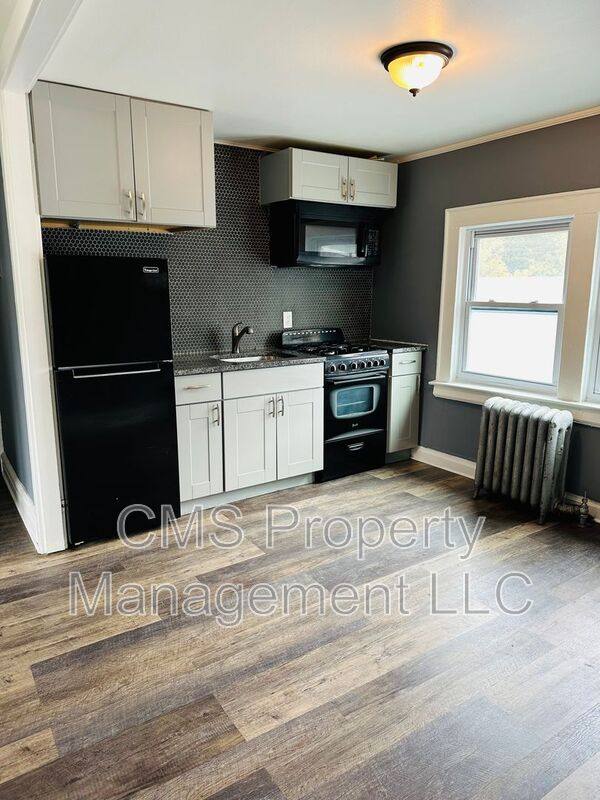 Apartment for rent at 301 E 9th Ave, Roselle, NJ 07203