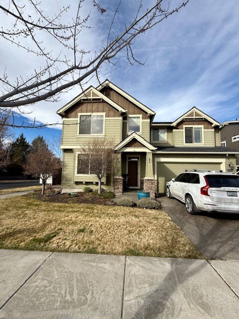 63101 Dakota Dr, Bend, OR 97701