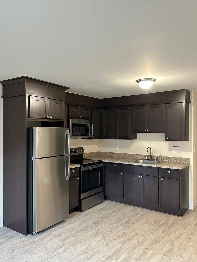 Townhouse for rent at 10 Reservoir Manor, Seymour, CT 06483