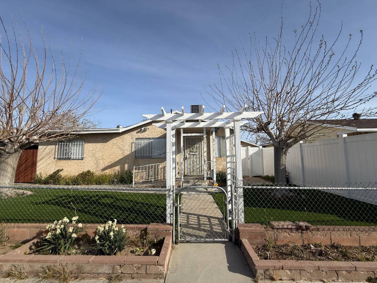 House for rent at 711 E Ave, Lancaster, CA 93535