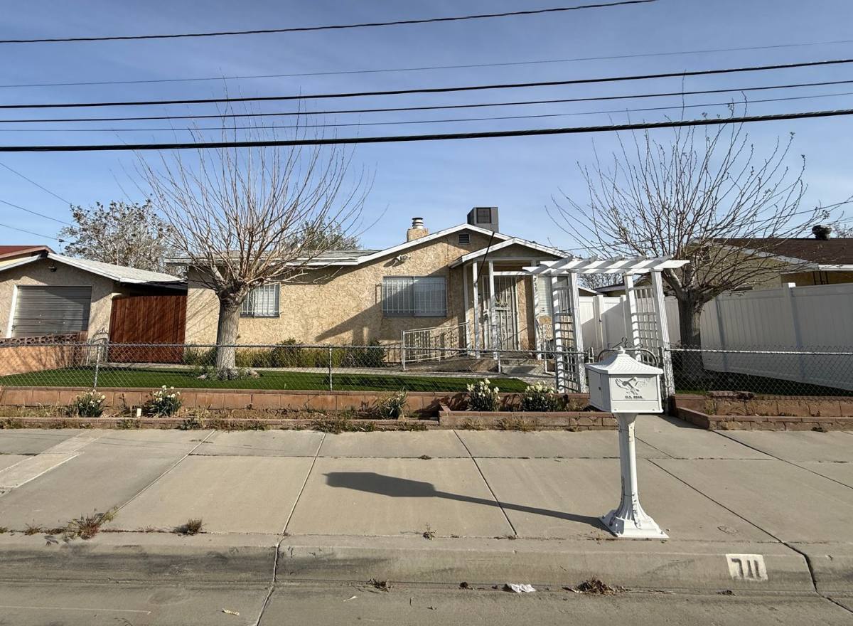 House for rent at 711 E Ave, Lancaster, CA 93535