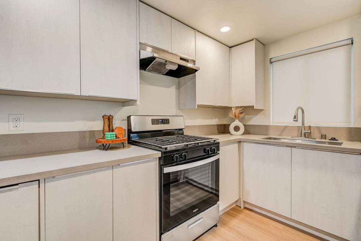 Apartment for rent at 626 N Kingsley Dr, Los Angeles, CA 90004