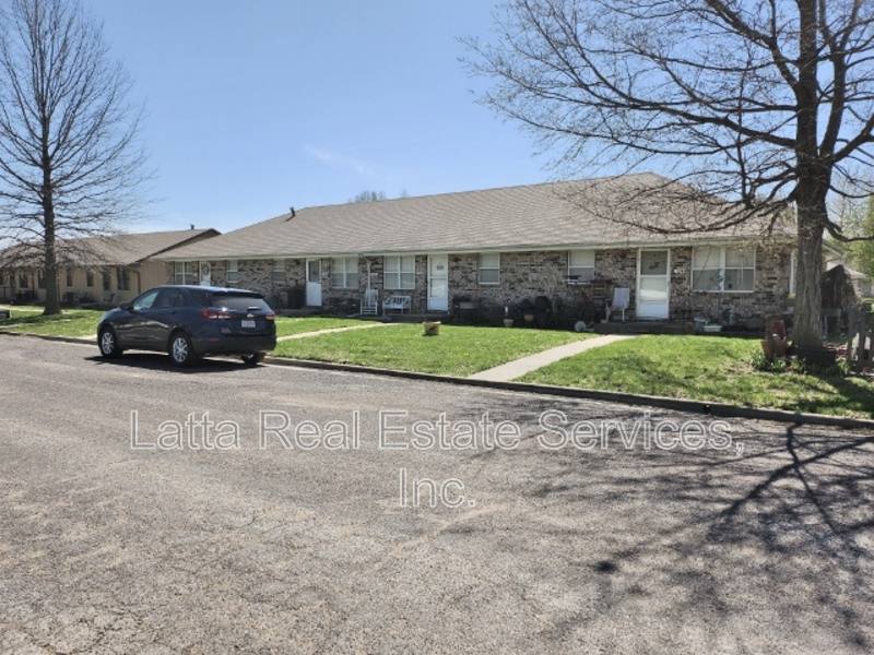 Apartment for rent at 407 W 30th St #102A, Higginsville, MO 64037