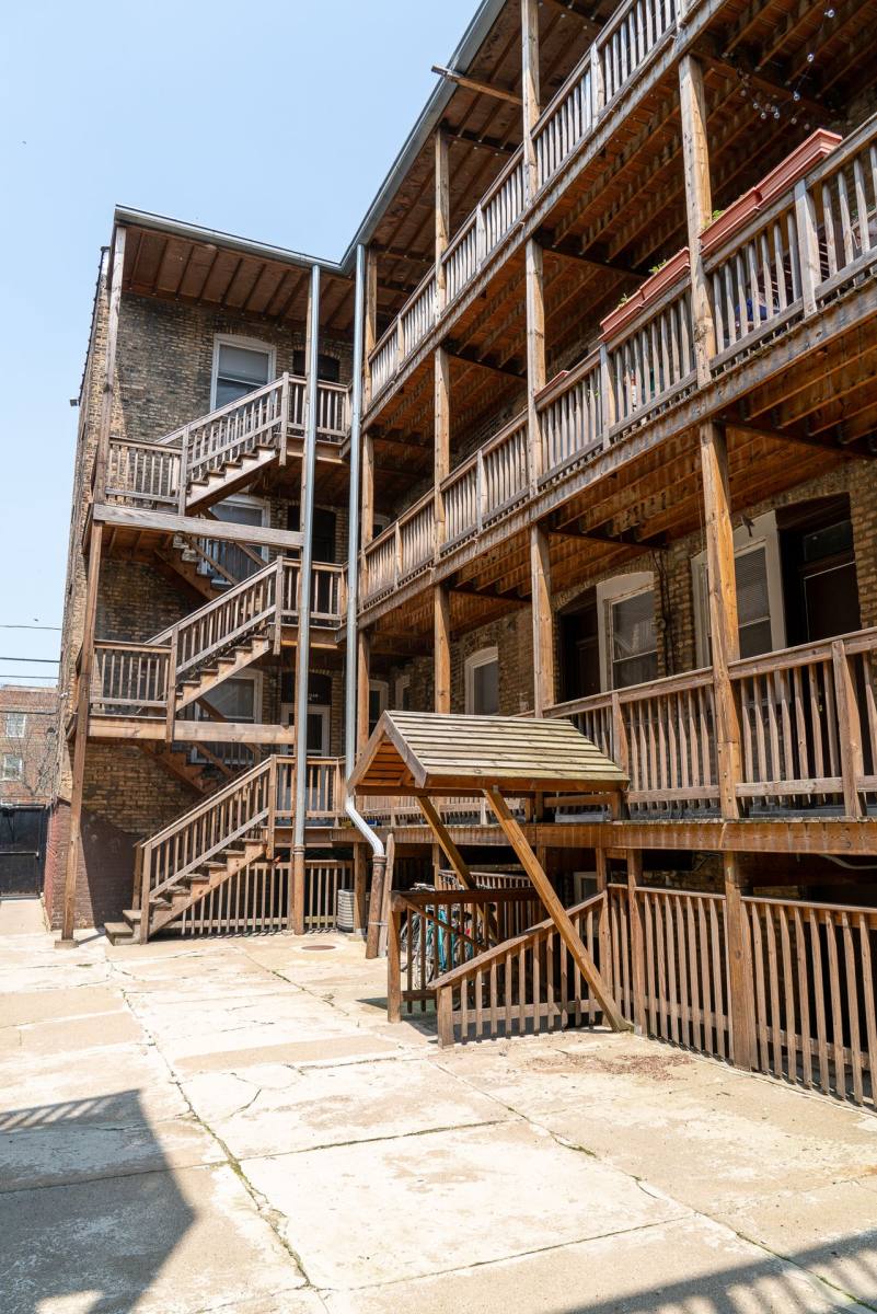Apartment for rent at 4510 N Hazel St, Chicago, IL 60640