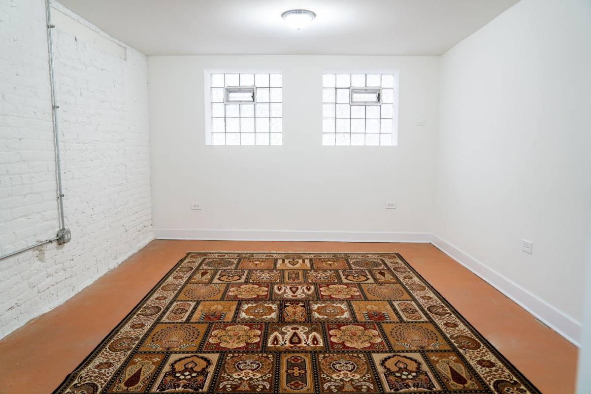 Apartment for rent at 4510 N Hazel St, Chicago, IL 60640