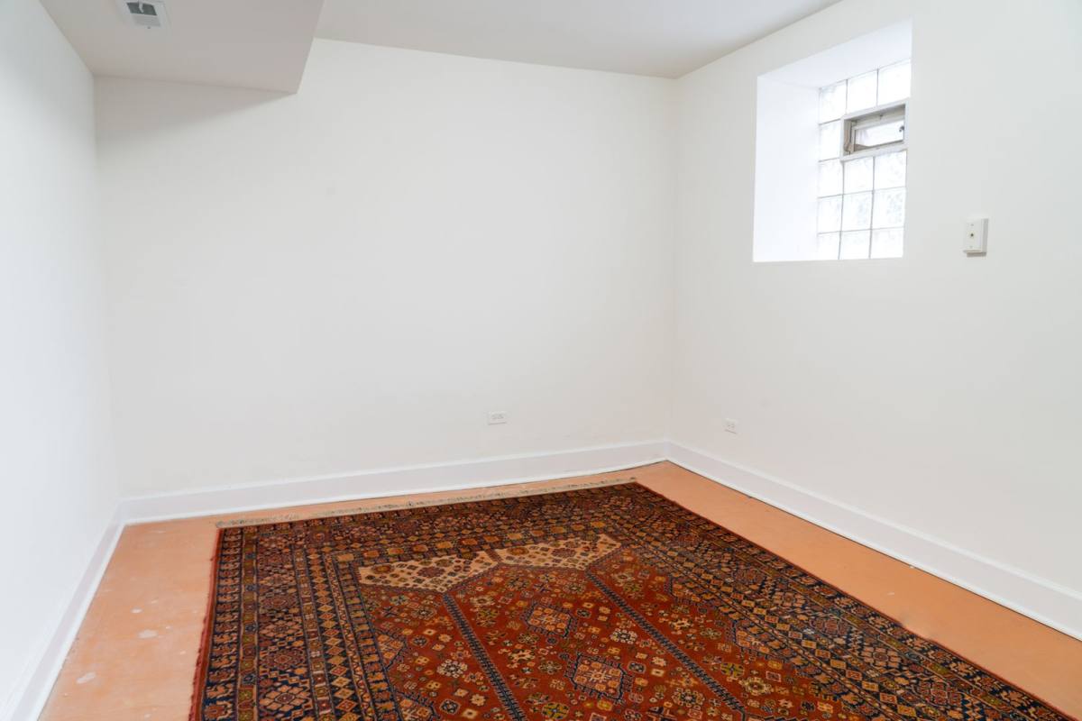 Apartment for rent at 4510 N Hazel St, Chicago, IL 60640