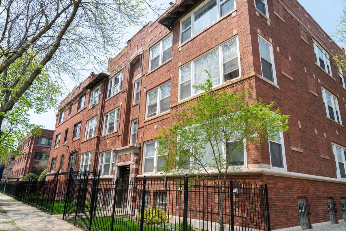Apartment for rent at 4510 N Hazel St, Chicago, IL 60640