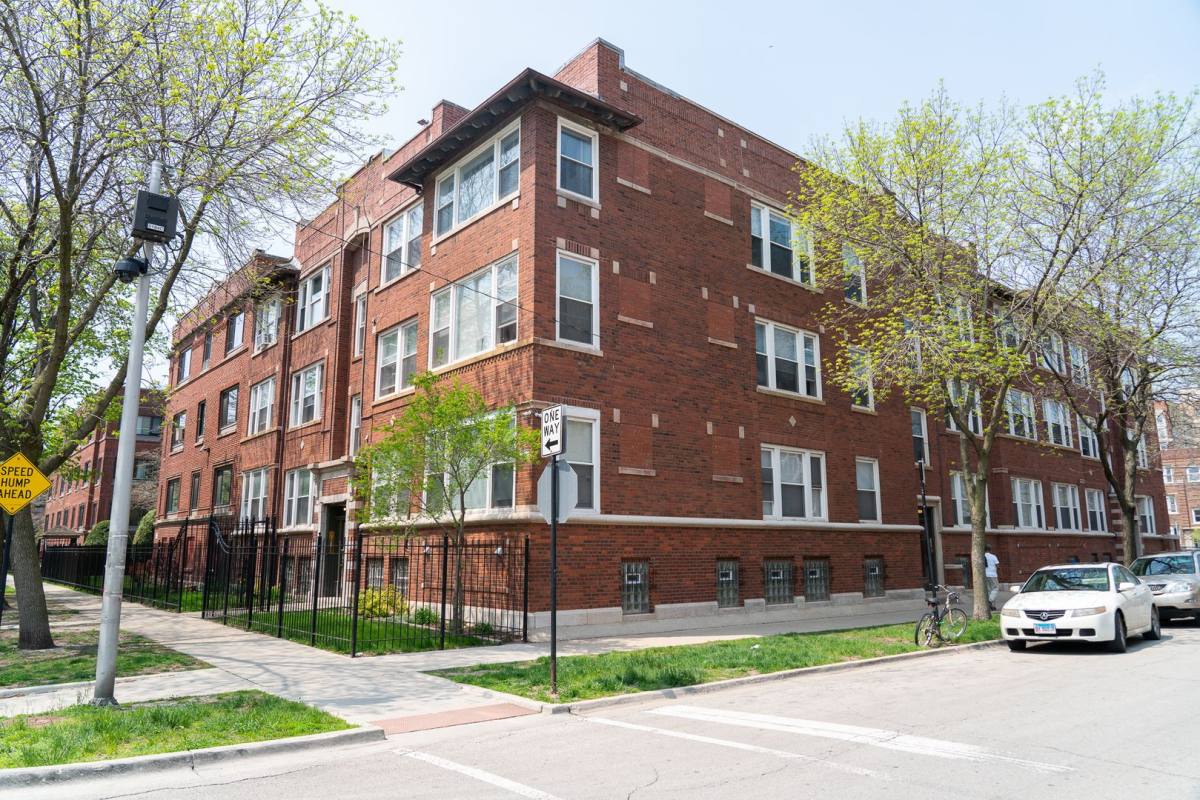 Apartment for rent at 4510 N Hazel St, Chicago, IL 60640
