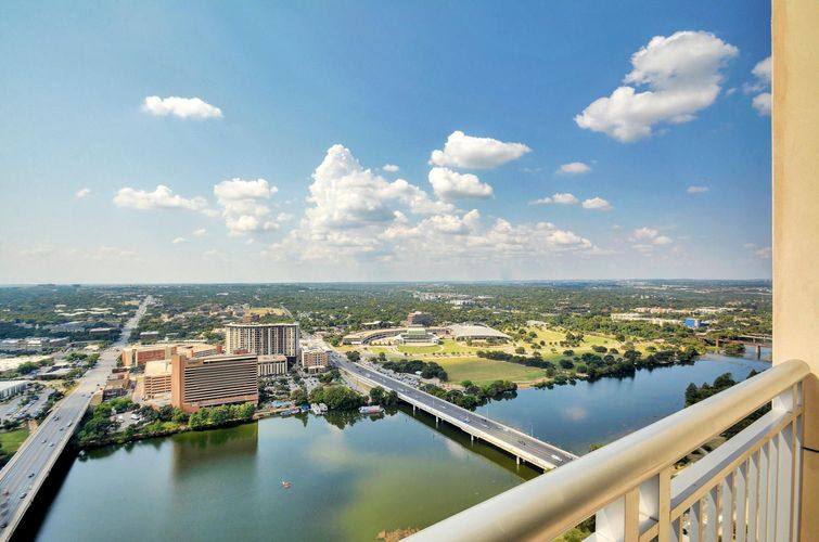 Apartment for rent at 102 Colorado St #B5-47, Austin, TX 78701