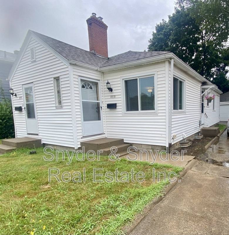 House for rent at 1093 N Main St, Akron, OH 44310