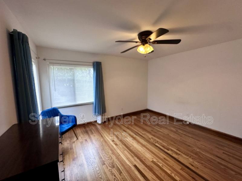 House for rent at 1093 N Main St, Akron, OH 44310